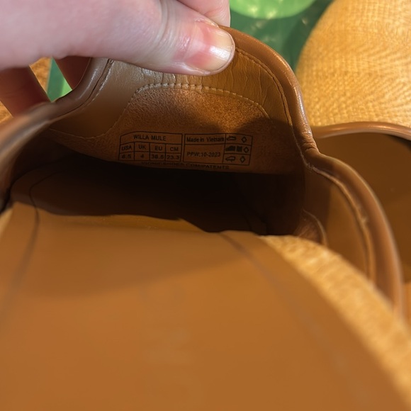 Vionic Tan Mules - Picture 6 of 9